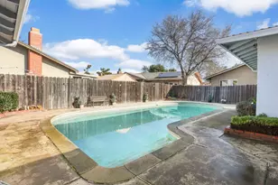 8402 Roxburgh Way, Stockton, CA 95209 - Photo 34