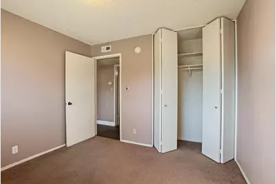 8402 Roxburgh Way, Stockton, CA 95209 - Photo 18