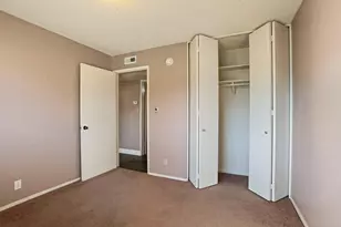 8402 Roxburgh Way, Stockton, CA 95209 - Photo 18