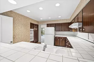 8899 Bluff Ln, Fair Oaks, CA 95628 - Photo 16