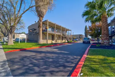 233 W I Street, Los Banos, CA 93635 - Photo 4