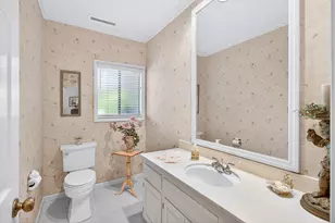 9818 Mira Del Rio Dr, Sacramento, CA 95827 - Photo 20