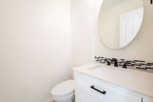 8247 Derbyshire Cir, Sacramento, CA 95828 - Photo 16