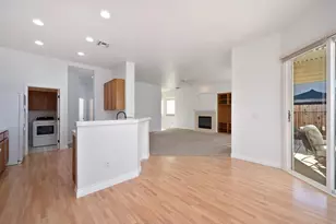 12129 Gold Bluff Ln, Gold River, CA 95670 - Photo 16