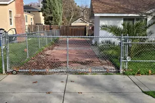 319 W 22nd St, Merced, CA 95340 - Photo 2