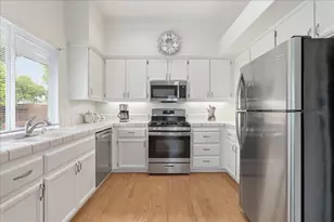 8581 Canyon Brook Way, Elk Grove, CA 95624 - Photo 12
