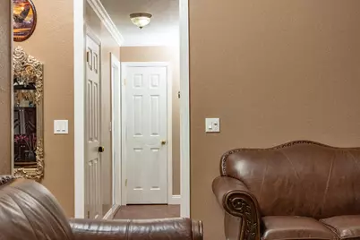 8621 Oldwoods Way, Sacramento, CA 95828 - Photo 14