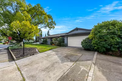 9012 Plaza Park Drive, Elk Grove, CA 95624 - Photo 2