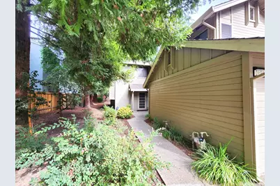 2130 University Park Drive, Sacramento, CA 95825 - Photo 2