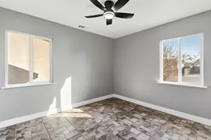 729 Las Palmas Ave, Sacramento, CA 95815 - Photo 28