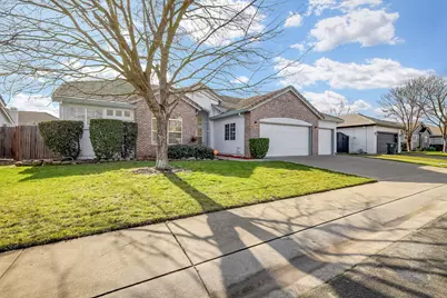 2004 Falls Dr, Yuba City, CA 95993 - Photo 2