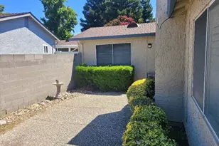 7407 Sunborough Ln, Sacramento, CA 95828 - Photo 24