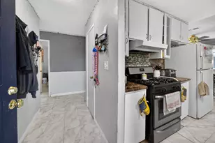 7518 Bowen Cir, Sacramento, CA 95822 - Photo 2