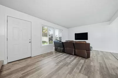 27 Omaha Court, Sacramento, CA 95823 - Photo 4