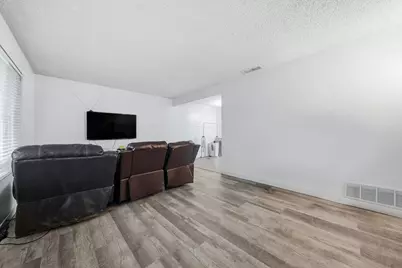 27 Omaha Court, Sacramento, CA 95823 - Photo 2