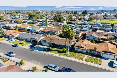 1648 Olivewood Avenue, Manteca, CA 95336 - Photo 32