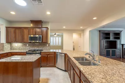 9567 Oakham Way, Elk Grove, CA 95757 - Photo 10