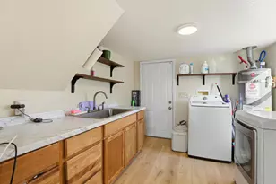 277 Santiago Ave, Sacramento, CA 95815 - Photo 32