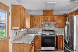 1372 E Laroda Cir, Reedley, CA 93654 - Photo 8