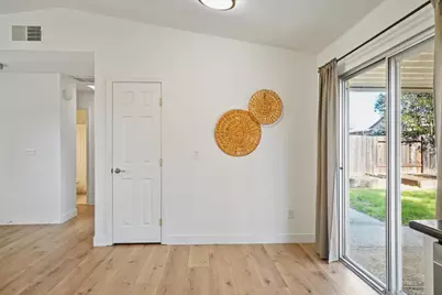 7104 Reyn Oaks Way, Sacramento, CA 95842 - Photo 12