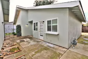 9385 Mira Del Rio Dr, Sacramento, CA 95827 - Photo 18