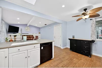 4241 Rosecrest Way, Sacramento, CA 95826 - Photo 10