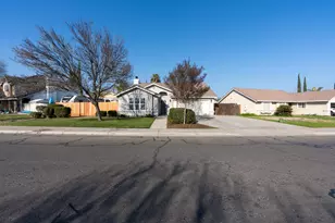 1828 College Greens Dr, Los Banos, CA 93635 - Photo 6