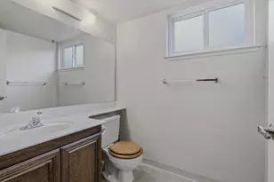 9 Alcala Ct, Sacramento, CA 95823 - Photo 16