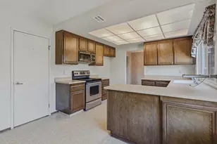 9 Alcala Ct, Sacramento, CA 95823 - Photo 10