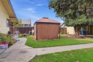 925 W 21st St, Merced, CA 95340 - Photo 14