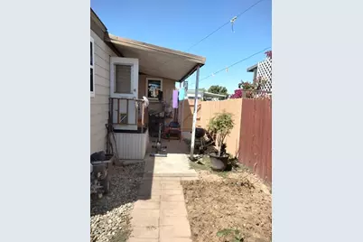 Hazelnut Lane, Sacramento, CA 95828 - Photo 4