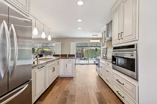 6200 S Land Park Dr, Sacramento, CA 95831 - Photo 8