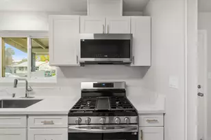 580 Lampasas Ave, Sacramento, CA 95815 - Photo 12