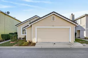 9365 Laguna Pointe Way, Elk Grove, CA 95758 - Photo 2