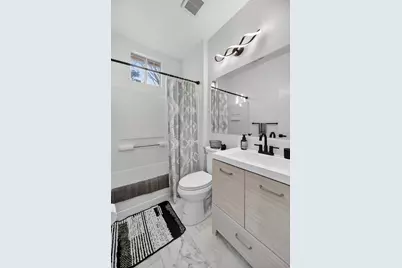 9365 Laguna Pointe Way, Elk Grove, CA 95758 - Photo 20