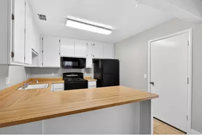 7639 Clover Woods Court, Sacramento, CA 95828 - Photo 10