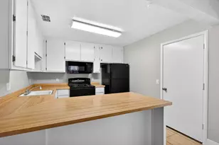 7639 Clover Woods Ct, Sacramento, CA 95828 - Photo 10