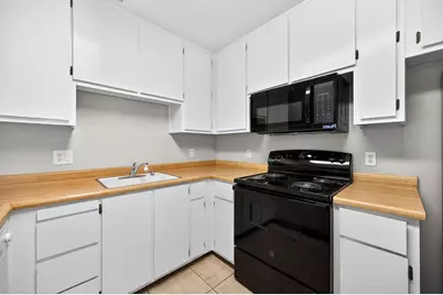 7639 Clover Woods Court, Sacramento, CA 95828 - Photo 12