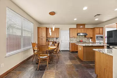 9820 Spring View Way, Elk Grove, CA 95757 - Photo 10