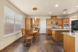 9820 Spring View Way, Elk Grove, CA 95757 - Photo 10