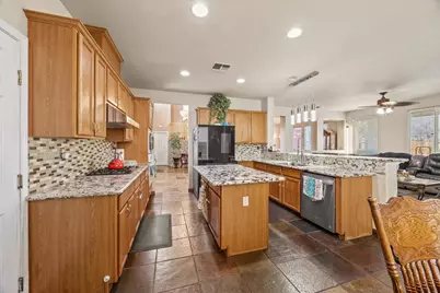 9820 Spring View Way, Elk Grove, CA 95757 - Photo 12