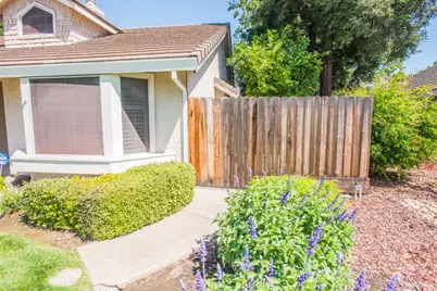 9513 Laguna Lake Way, Elk Grove, CA 95758 - Photo 6