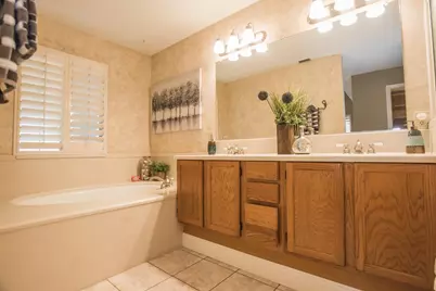 9513 Laguna Lake Way, Elk Grove, CA 95758 - Photo 32