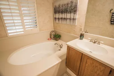 9513 Laguna Lake Way, Elk Grove, CA 95758 - Photo 34