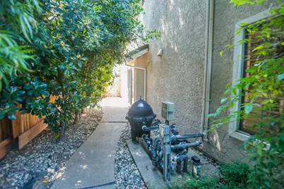 9513 Laguna Lake Way, Elk Grove, CA 95758 - Photo 62