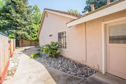 9513 Laguna Lake Way, Elk Grove, CA 95758 - Photo 52