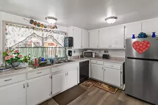 Hobbs Ln, Sacramento, CA 95842 - Photo 34