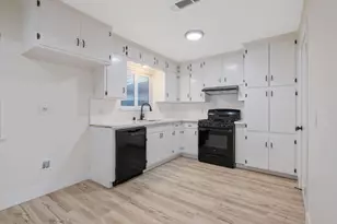 697 E Scott Ave, Fresno, CA 93710 - Photo 10