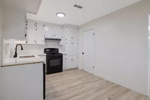 697 E Scott Ave, Fresno, CA 93710 - Photo 12