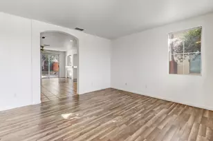 8203 Gardenside Ct, Sacramento, CA 95829 - Photo 6